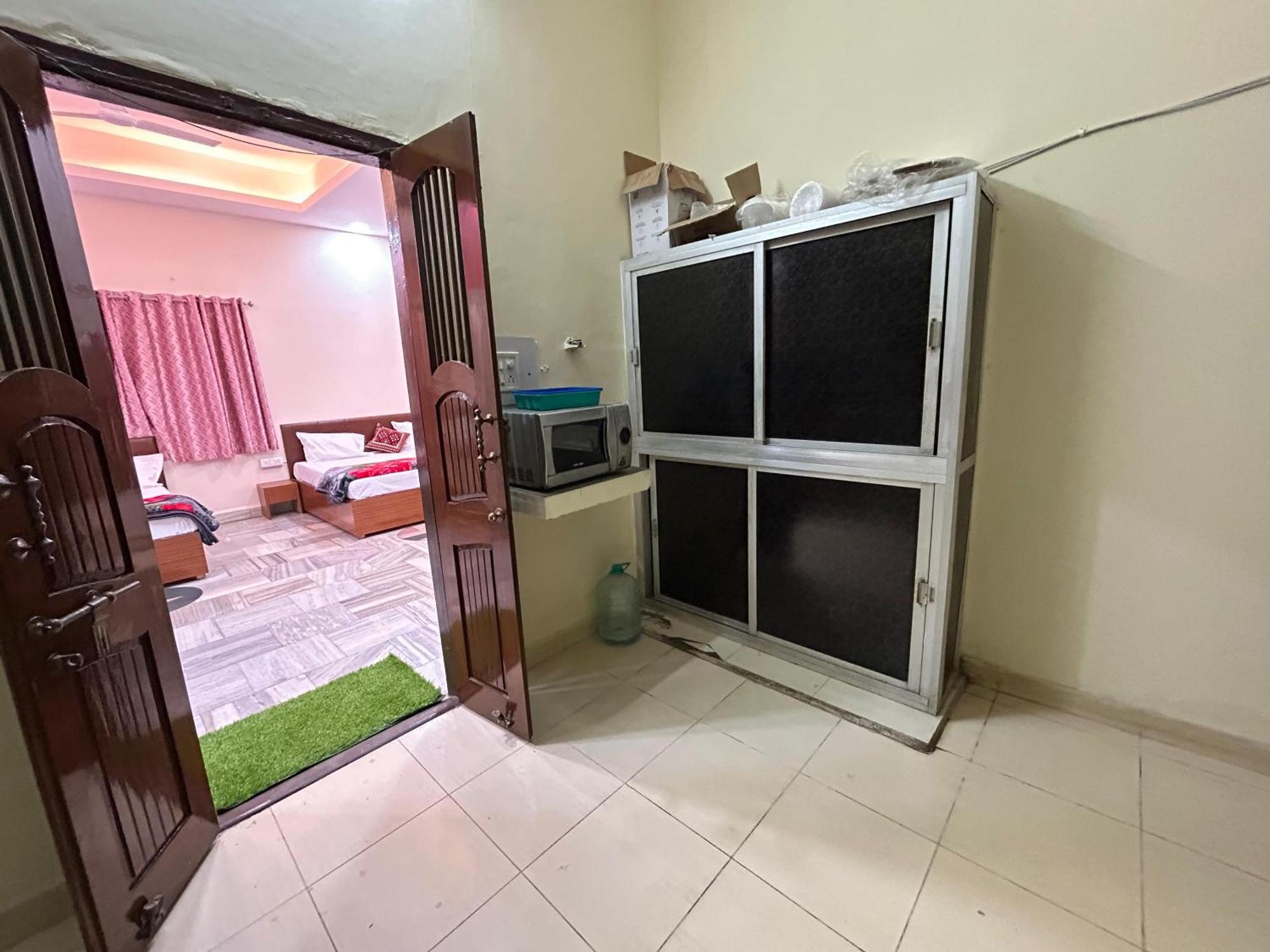 ウッジャイン Aashirwad Residency Bed & Breakfast エクステリア 写真