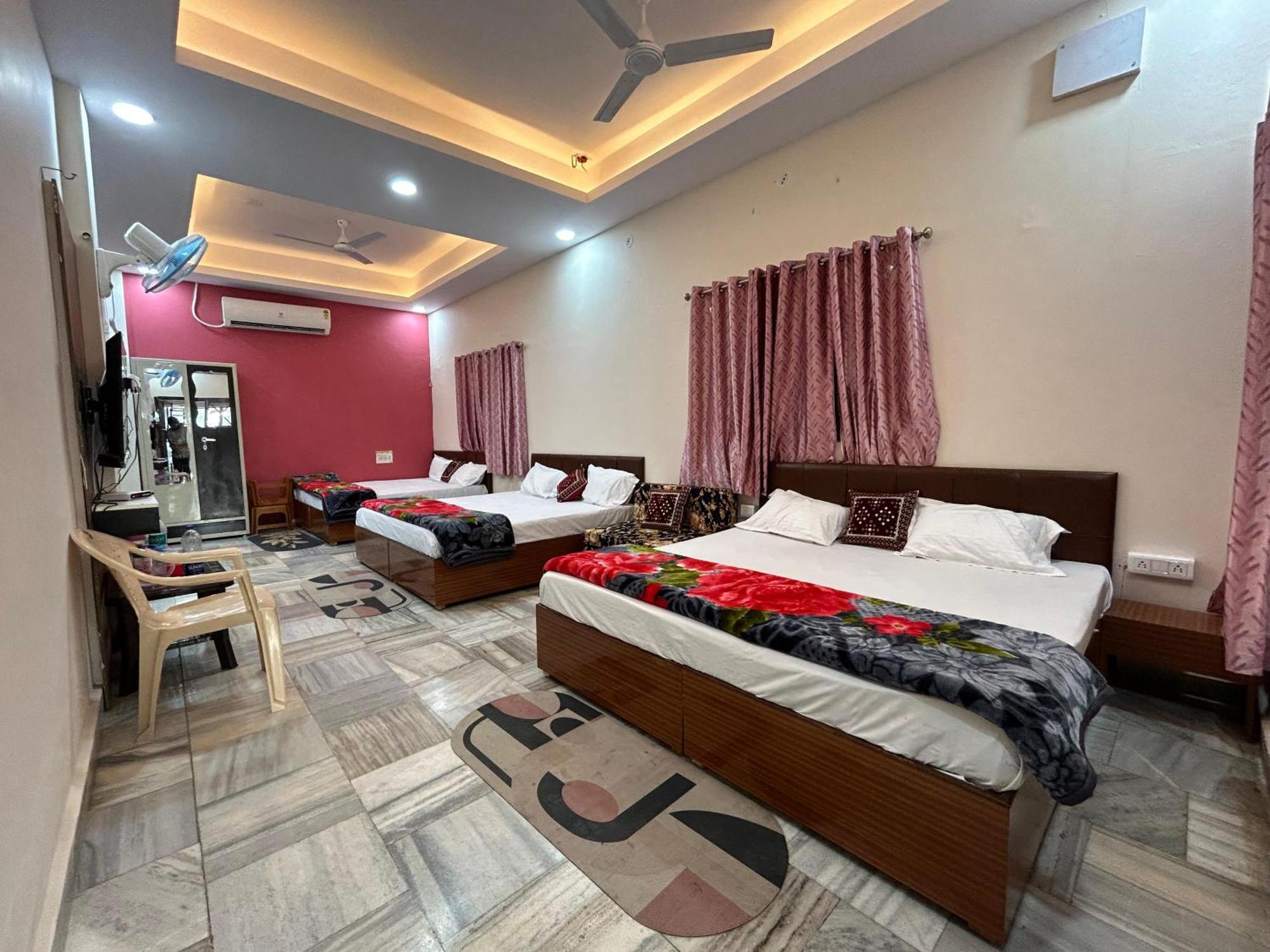 ウッジャイン Aashirwad Residency Bed & Breakfast エクステリア 写真