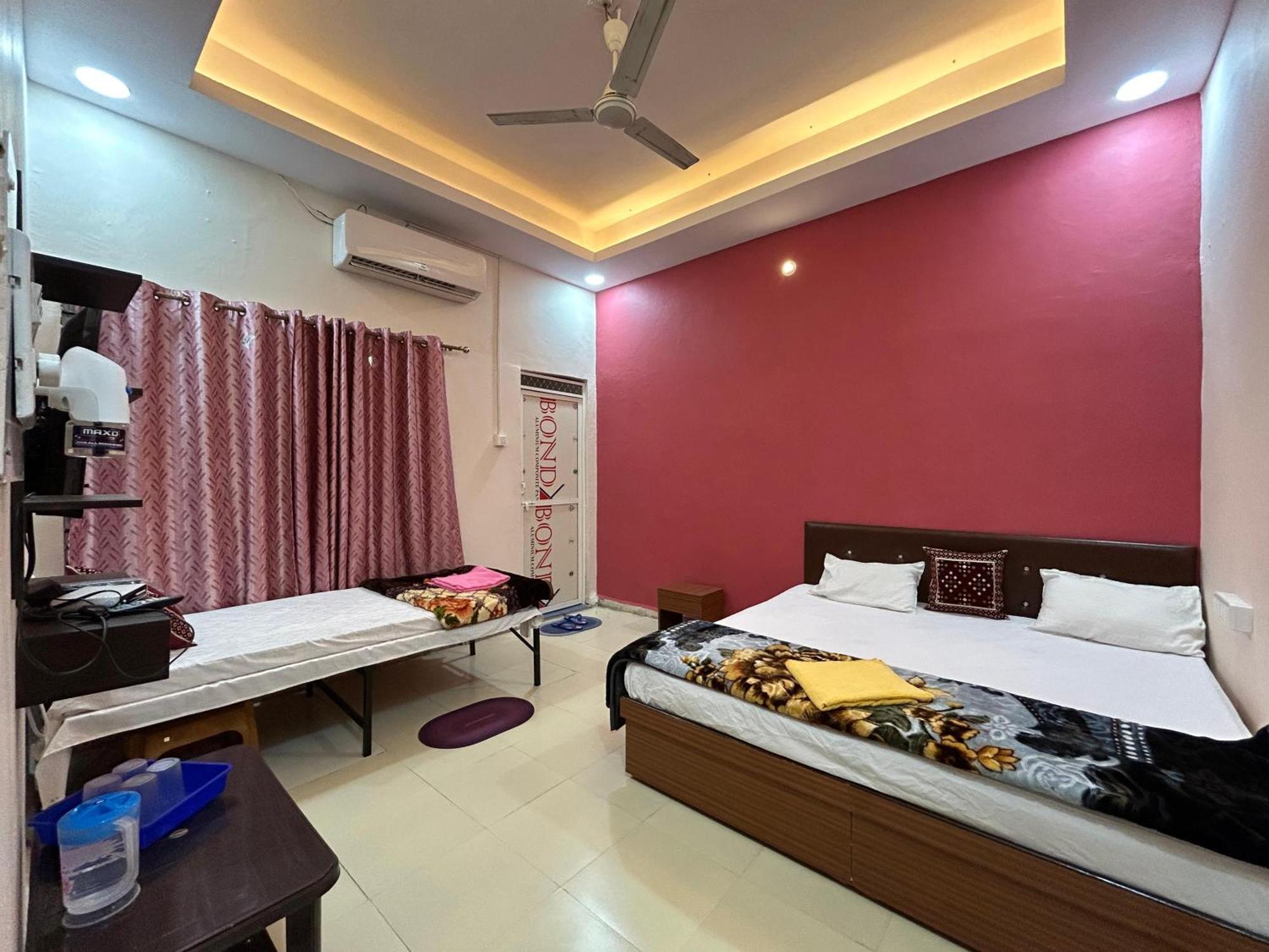 ウッジャイン Aashirwad Residency Bed & Breakfast エクステリア 写真