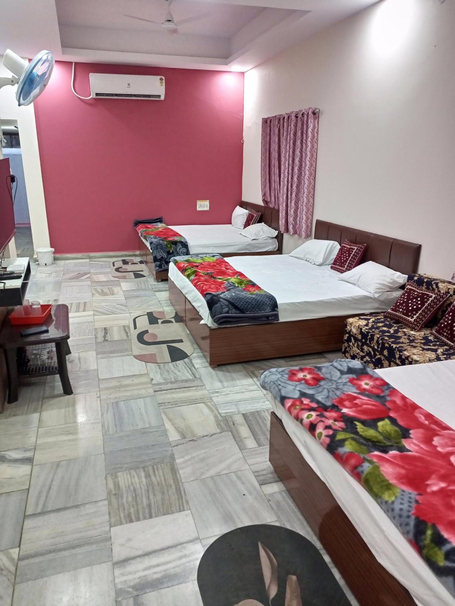 ウッジャイン Aashirwad Residency Bed & Breakfast エクステリア 写真