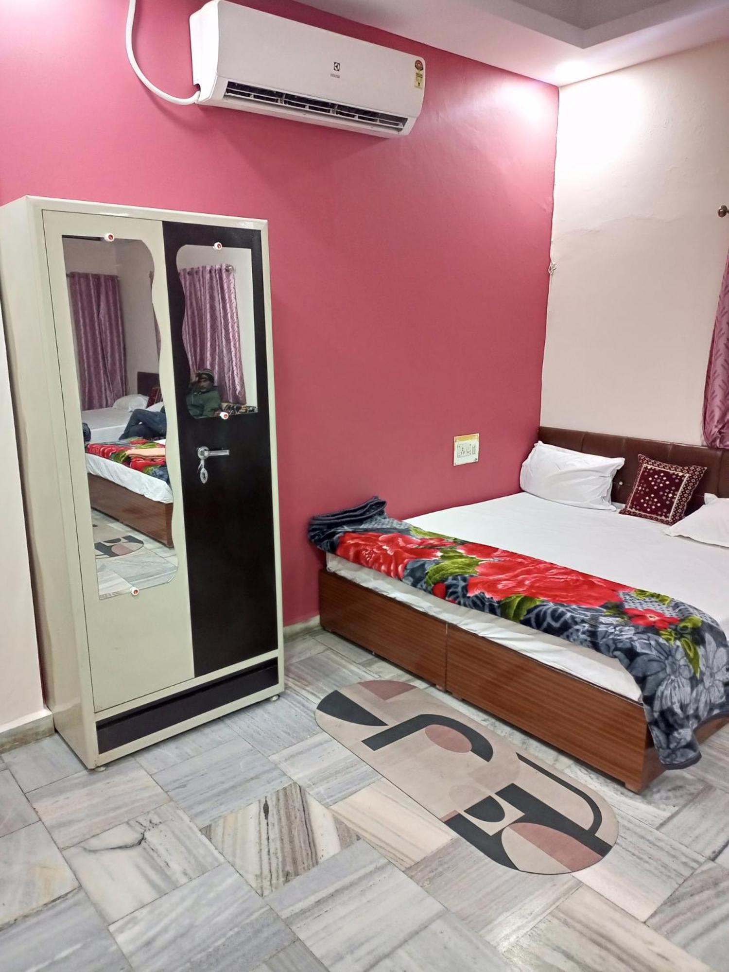 ウッジャイン Aashirwad Residency Bed & Breakfast エクステリア 写真
